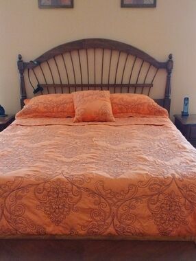 Serenta Embroidered Bedspread Set